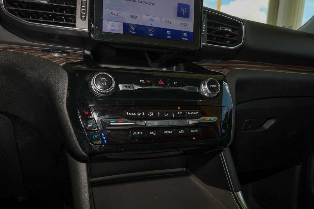 Used 2023 Ford Explorer Limited w/ Equipment Group 301A RWD image 15