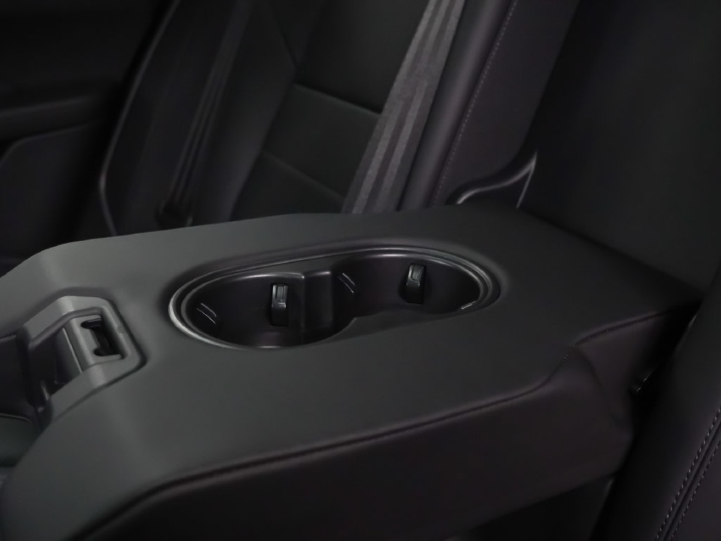 Certified 2026 Porsche Macan 4 Electric AWD/4WD image 18