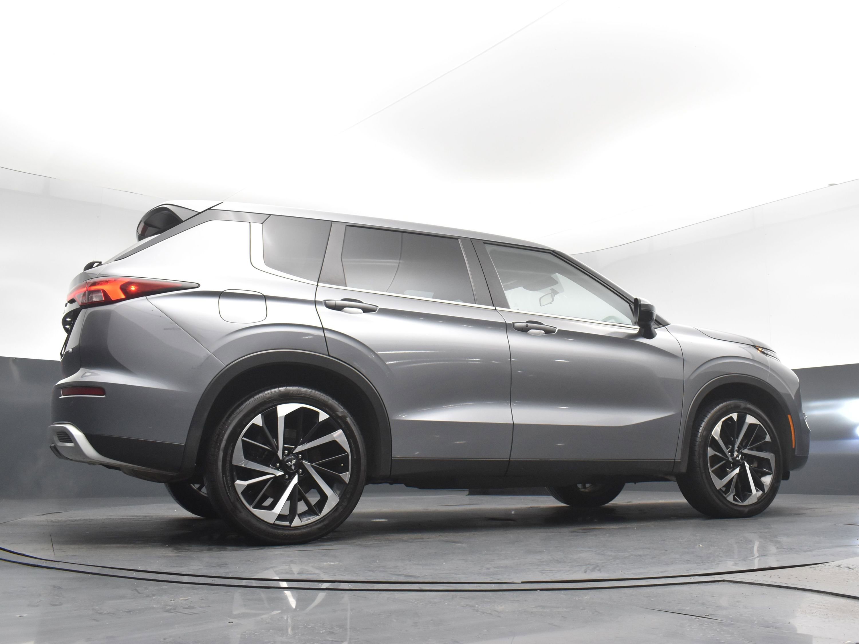 Used 2022 Mitsubishi Outlander SE image 23