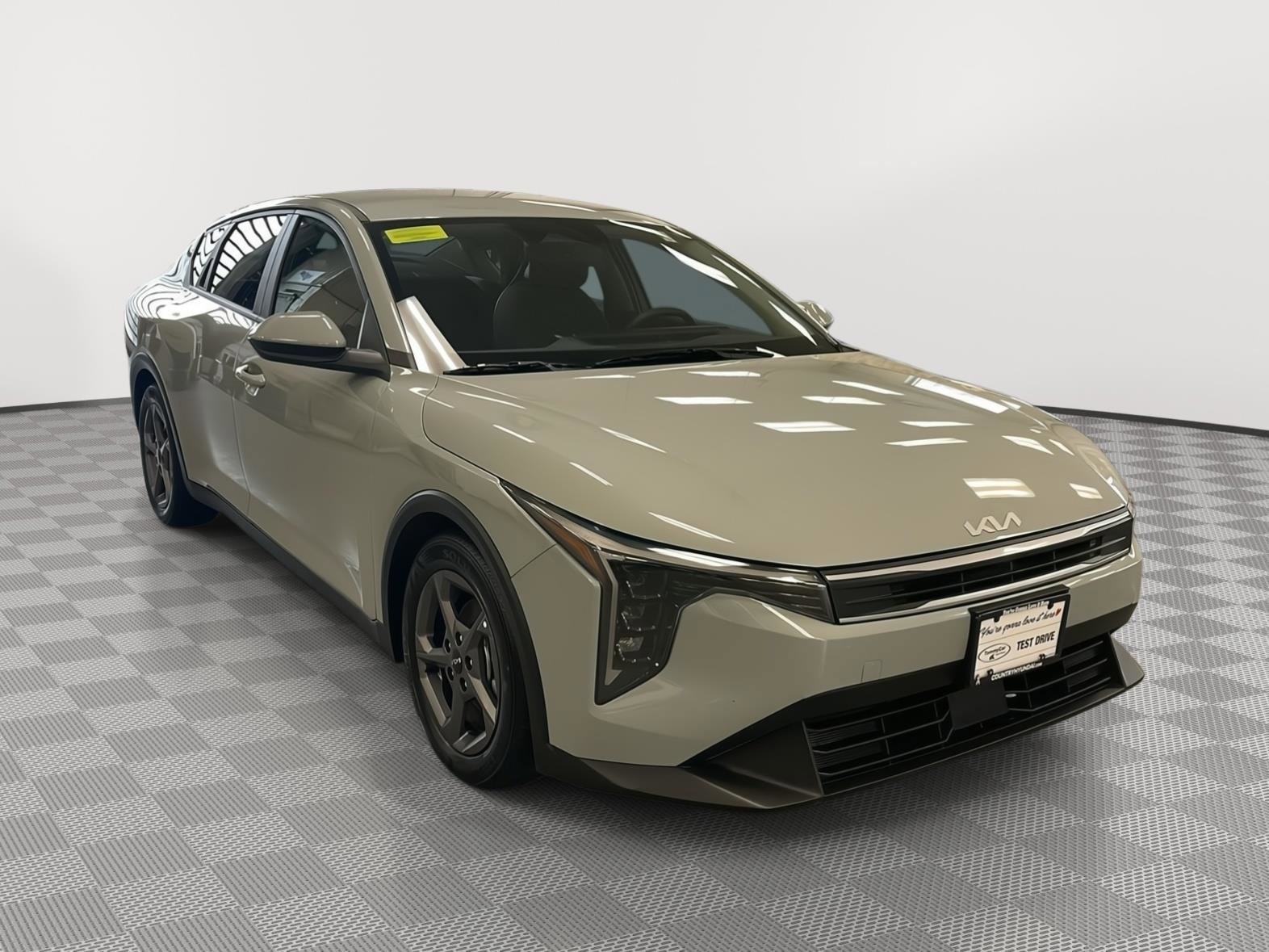 Used 2025 Kia K4 FWD image 3