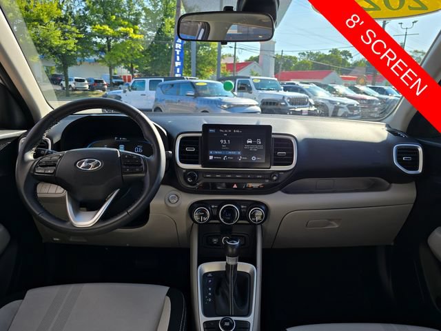Used 2025 Hyundai Venue SEL FWD image 3
