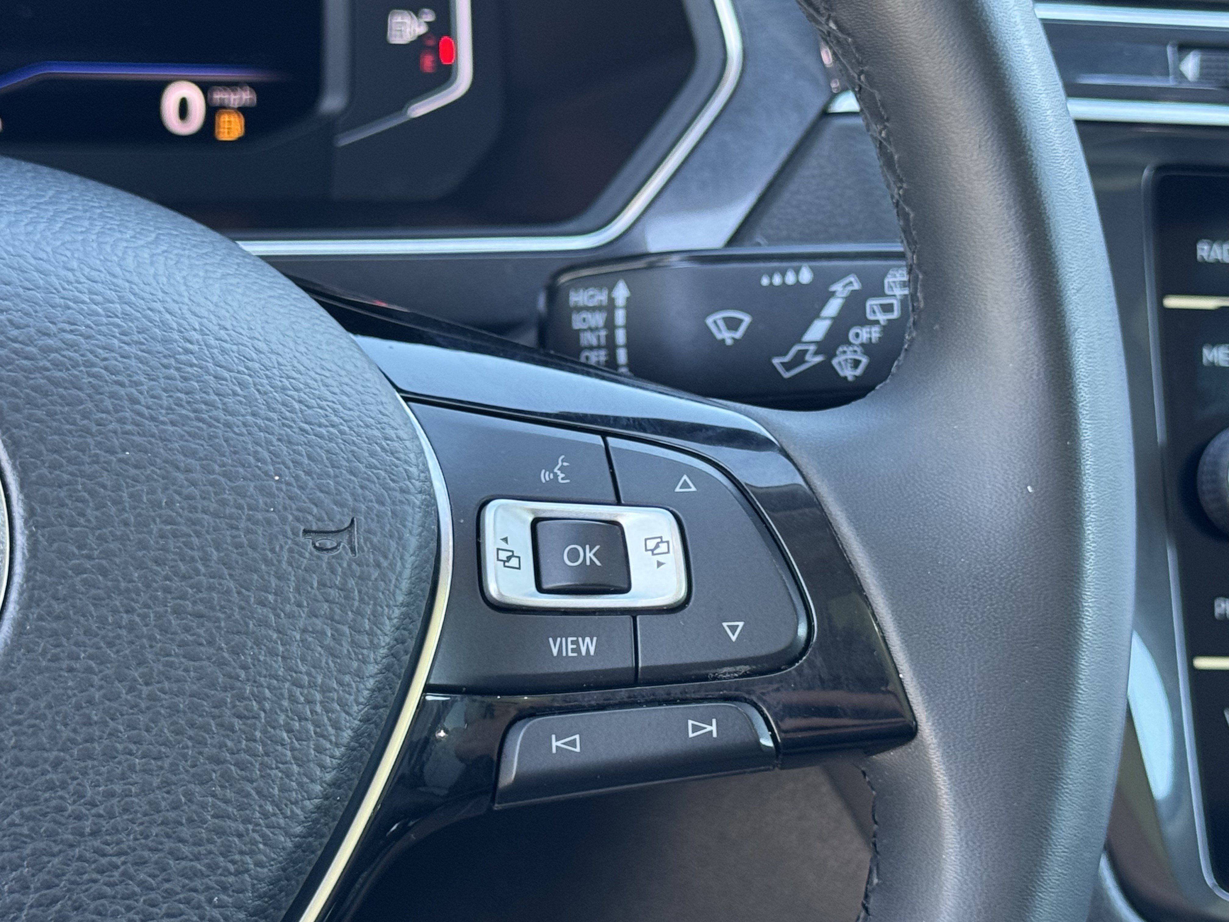 Used 2020 Volkswagen Tiguan SEL image 22