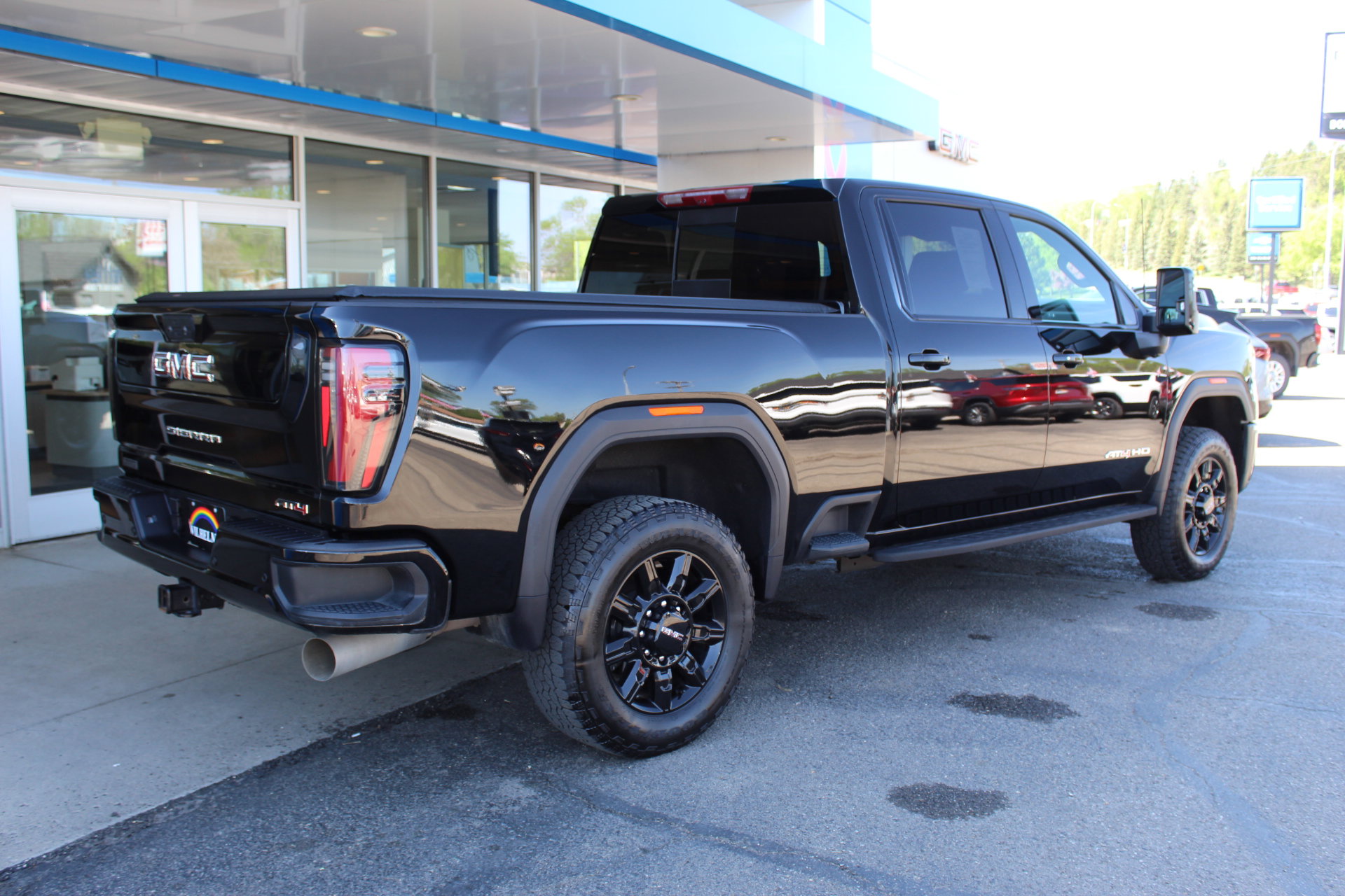 Used 2024 GMC Sierra 3500 AT4 w/ AT4 Premium Plus Package AWD/4WD image 3