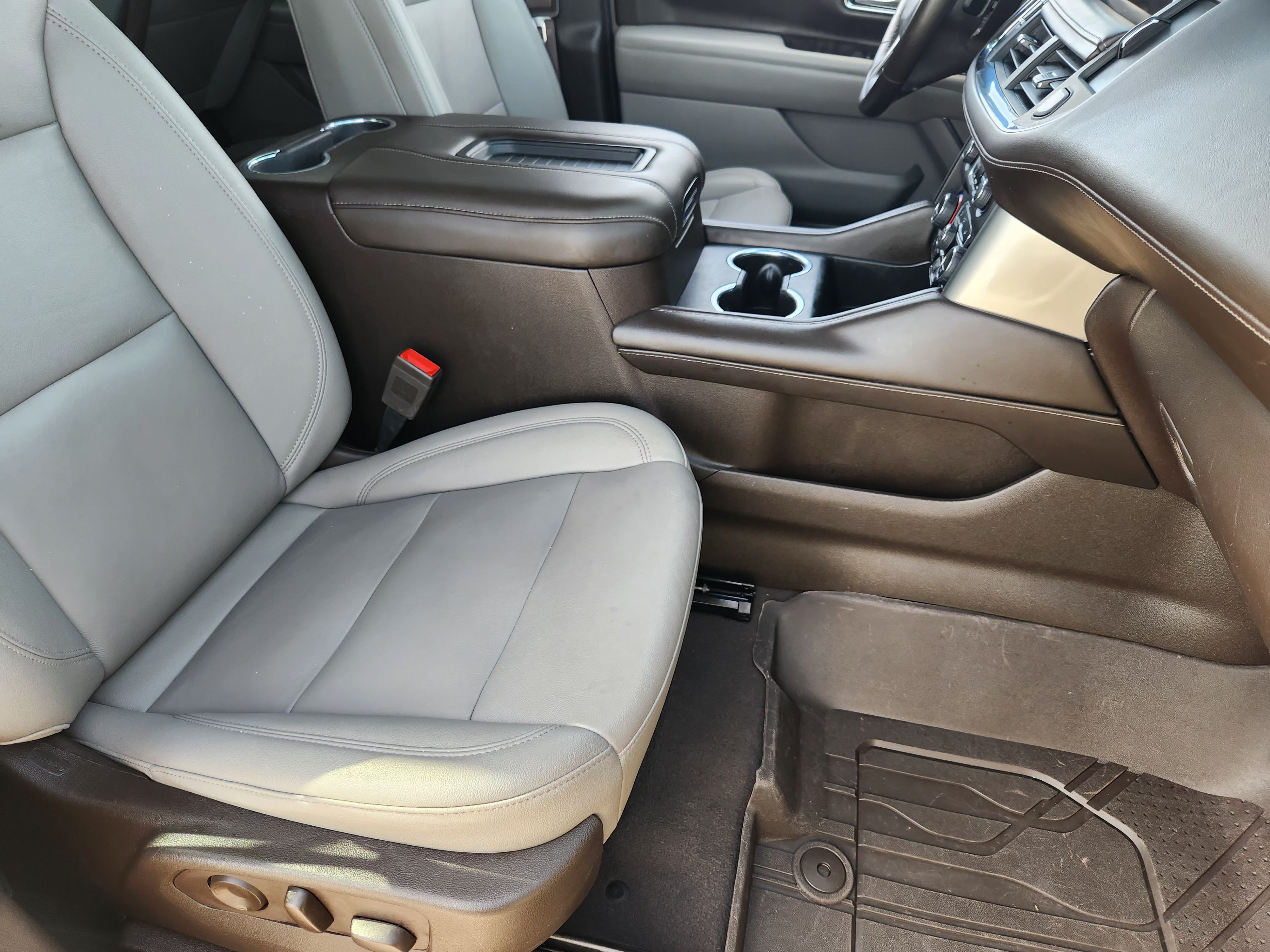 Used 2023 Chevrolet Tahoe Z71 w/ Luxury Package AWD/4WD image 15