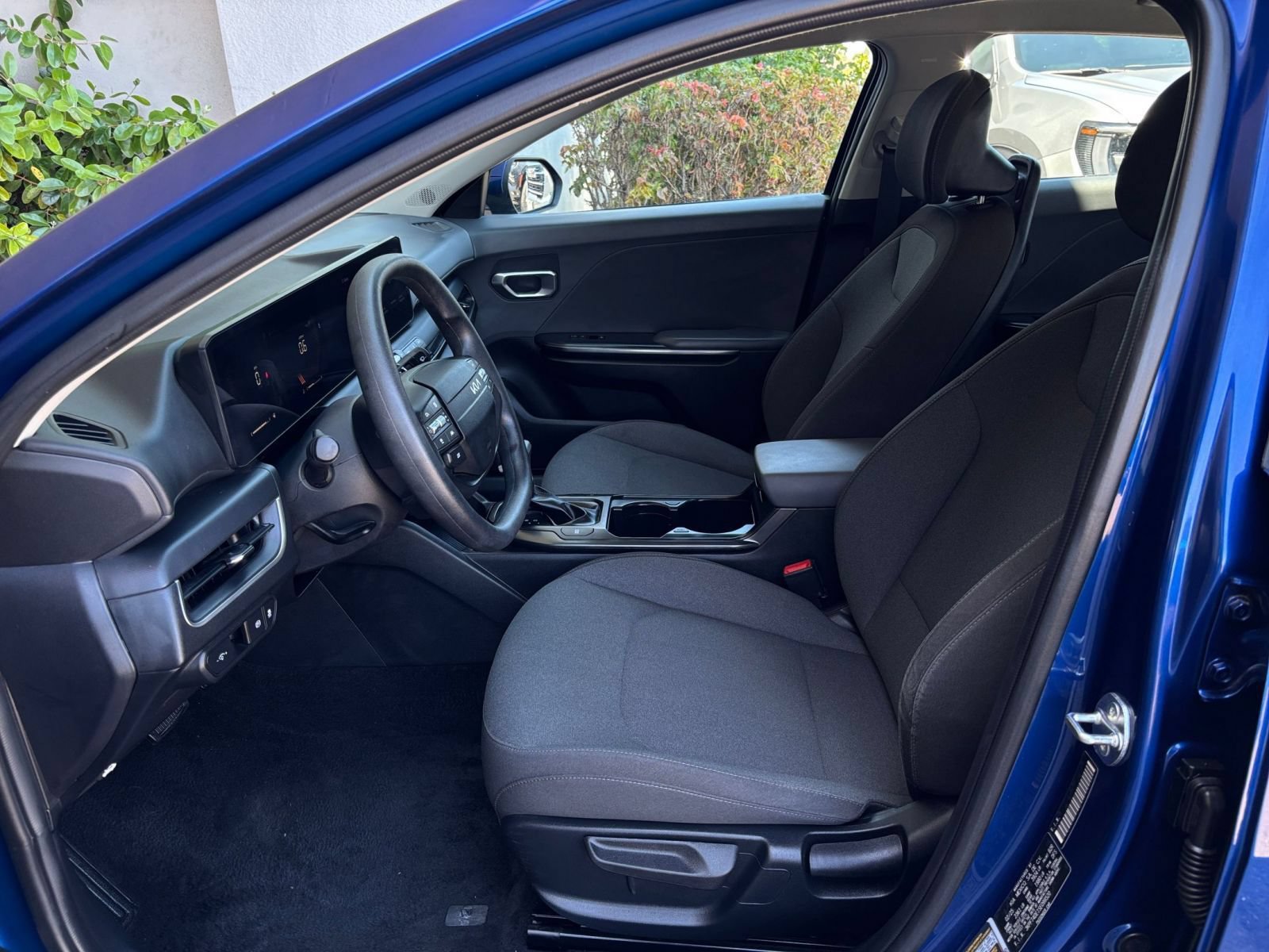 Used 2025 Kia K4 FWD image 27