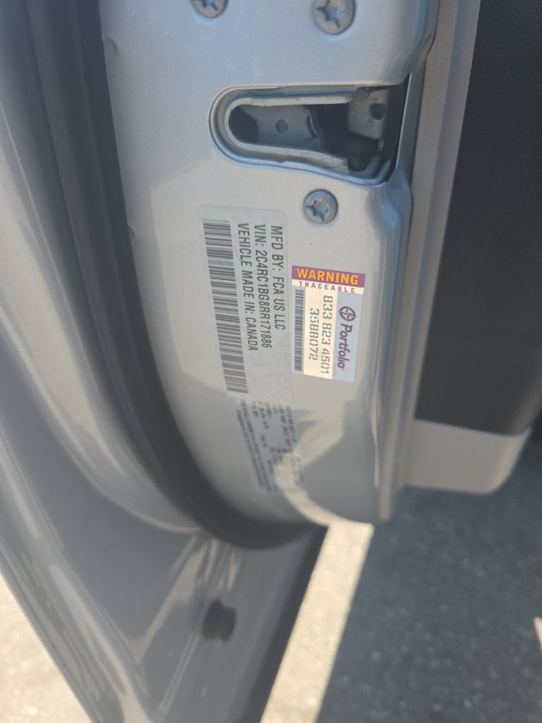 Used 2024 Chrysler Pacifica Touring-L FWD image 28