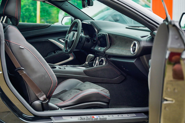 Used 2022 Chevrolet Camaro ZL1 RWD image 35