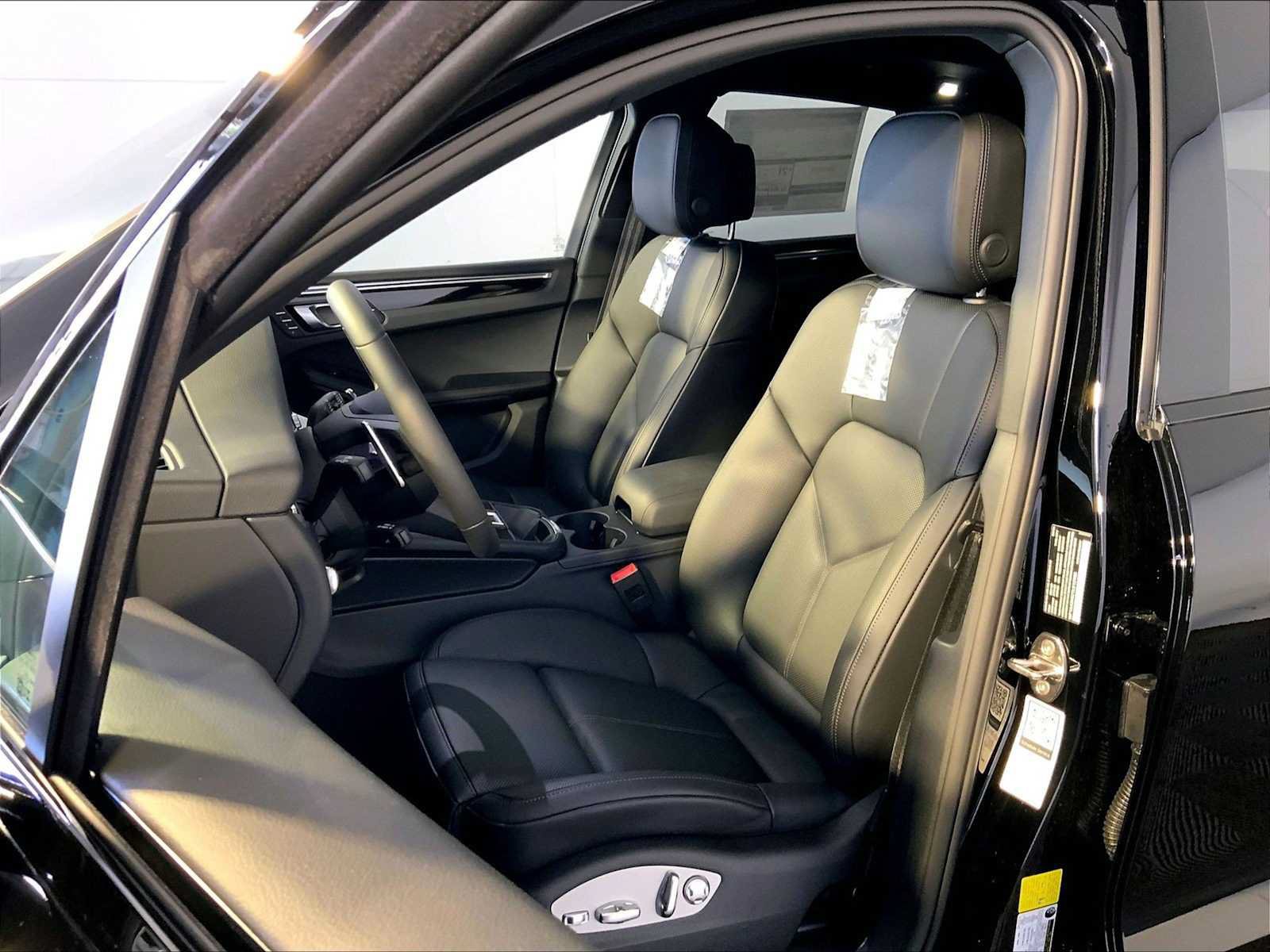 New 2026 Porsche Macan AWD/4WD image 5