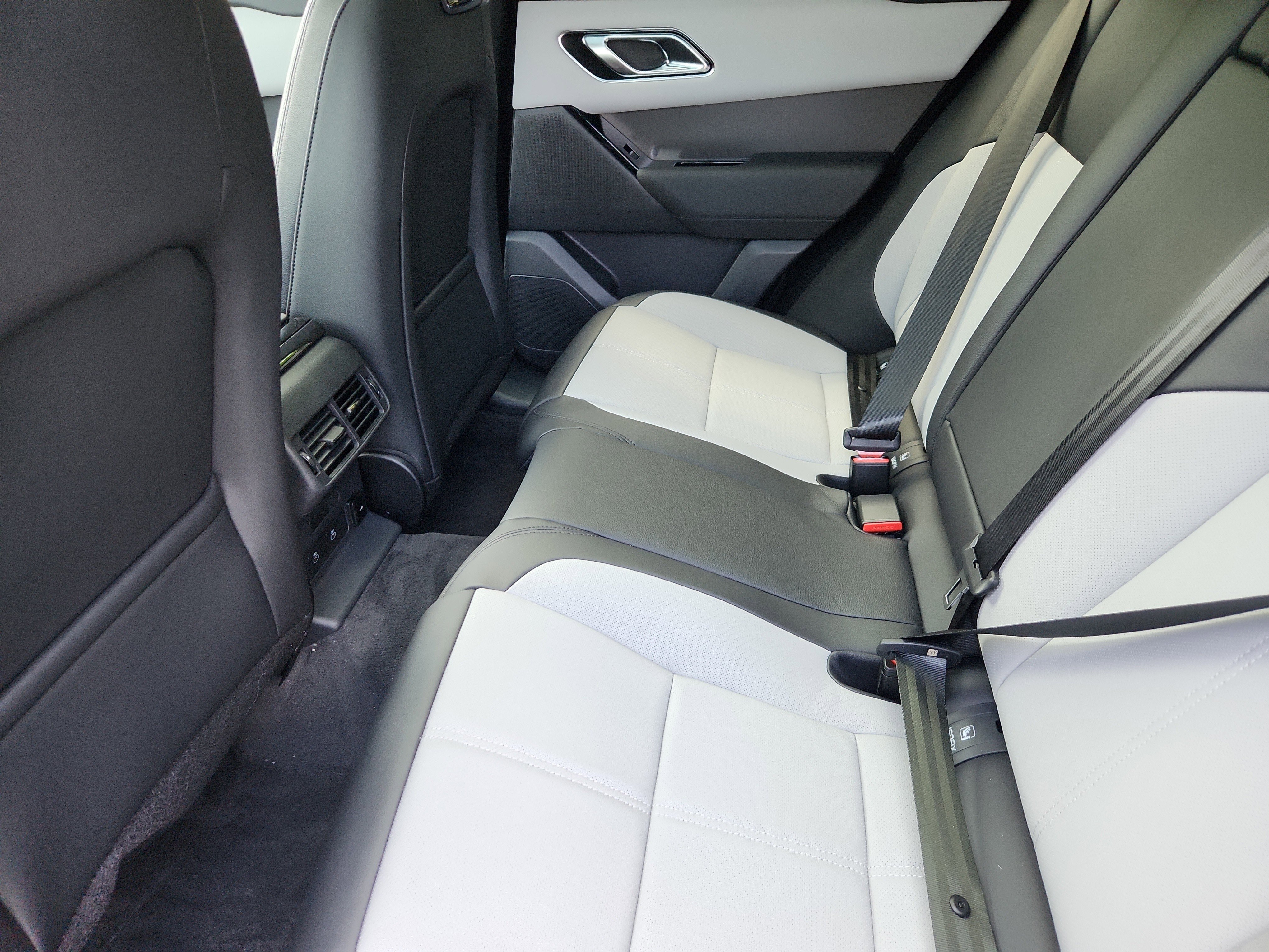 Used 2026 Land Rover Range Rover Velar S image 5