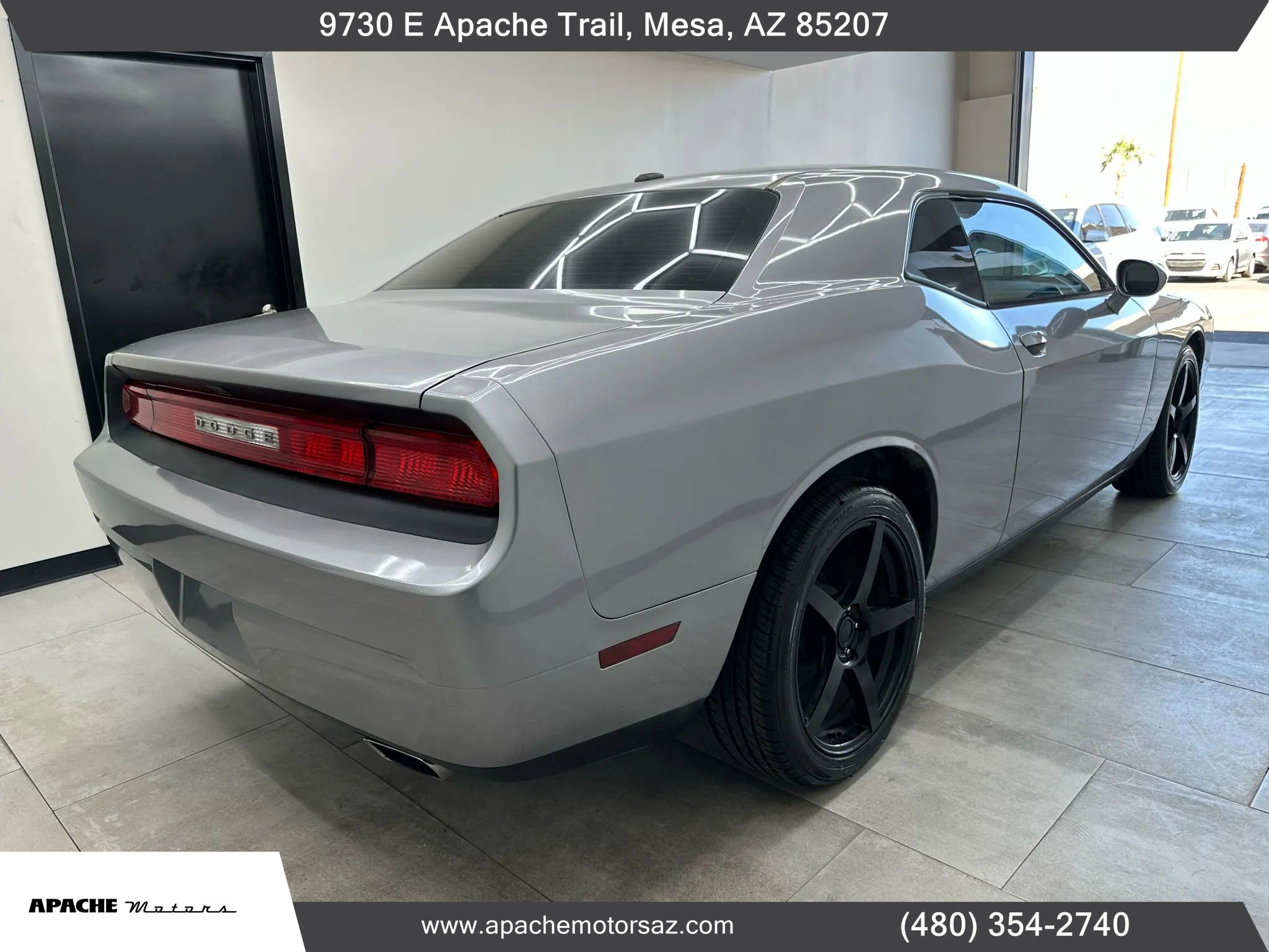 Used 2014 Dodge Challenger SXT image 8