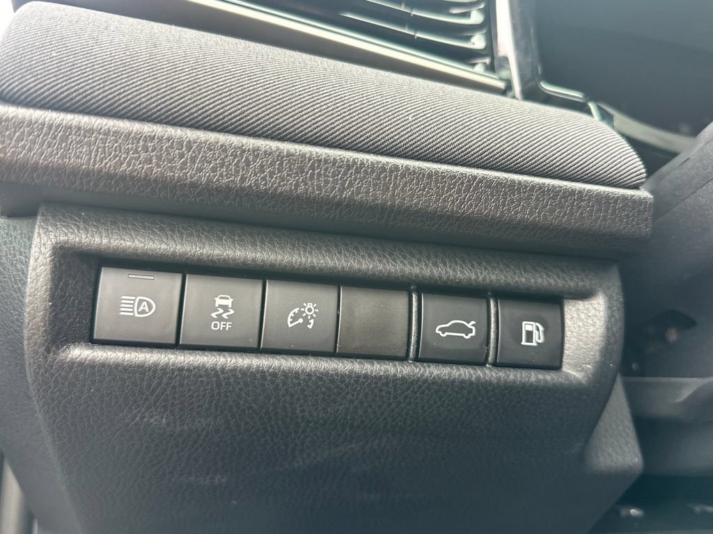Used 2025 Toyota Camry LE AWD/4WD image 33