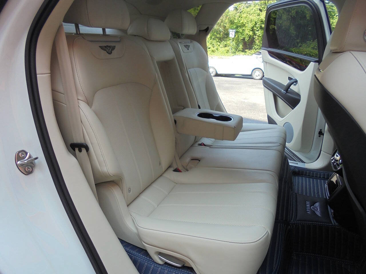 Used 2019 Bentley Bentayga AWD/4WD image 10