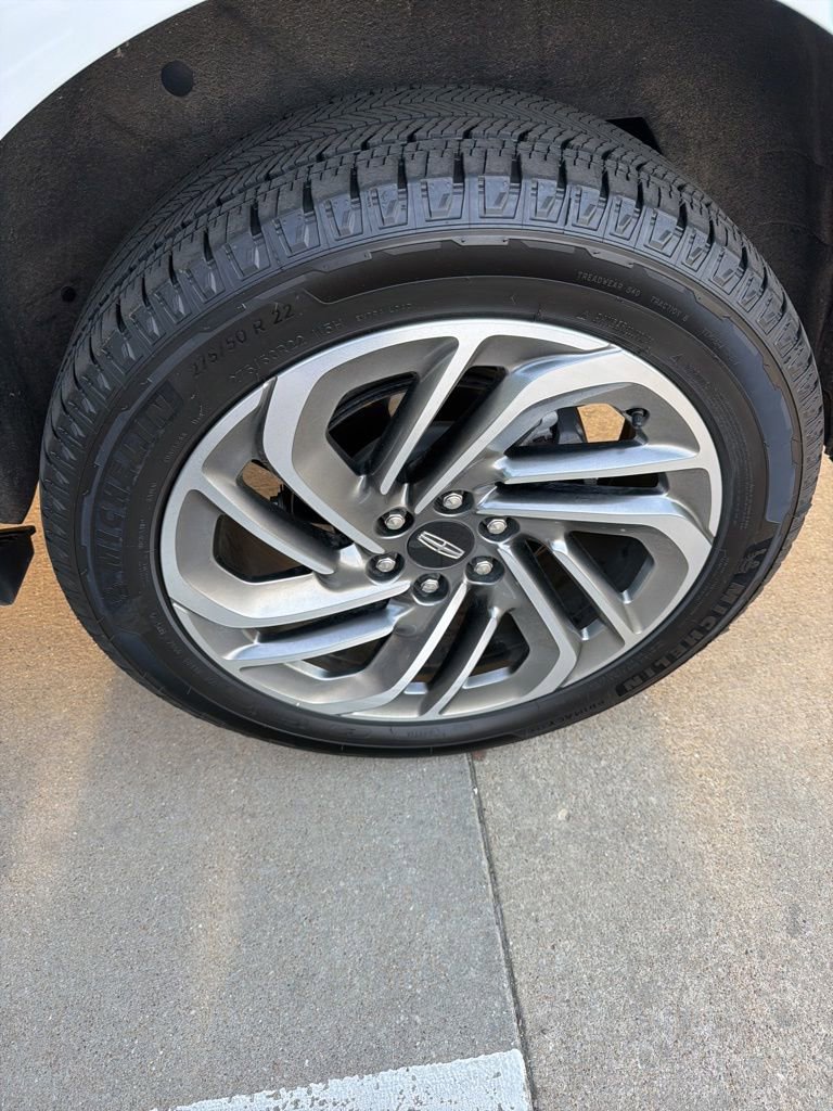 Used 2025 Lincoln Navigator L Reserve image 14