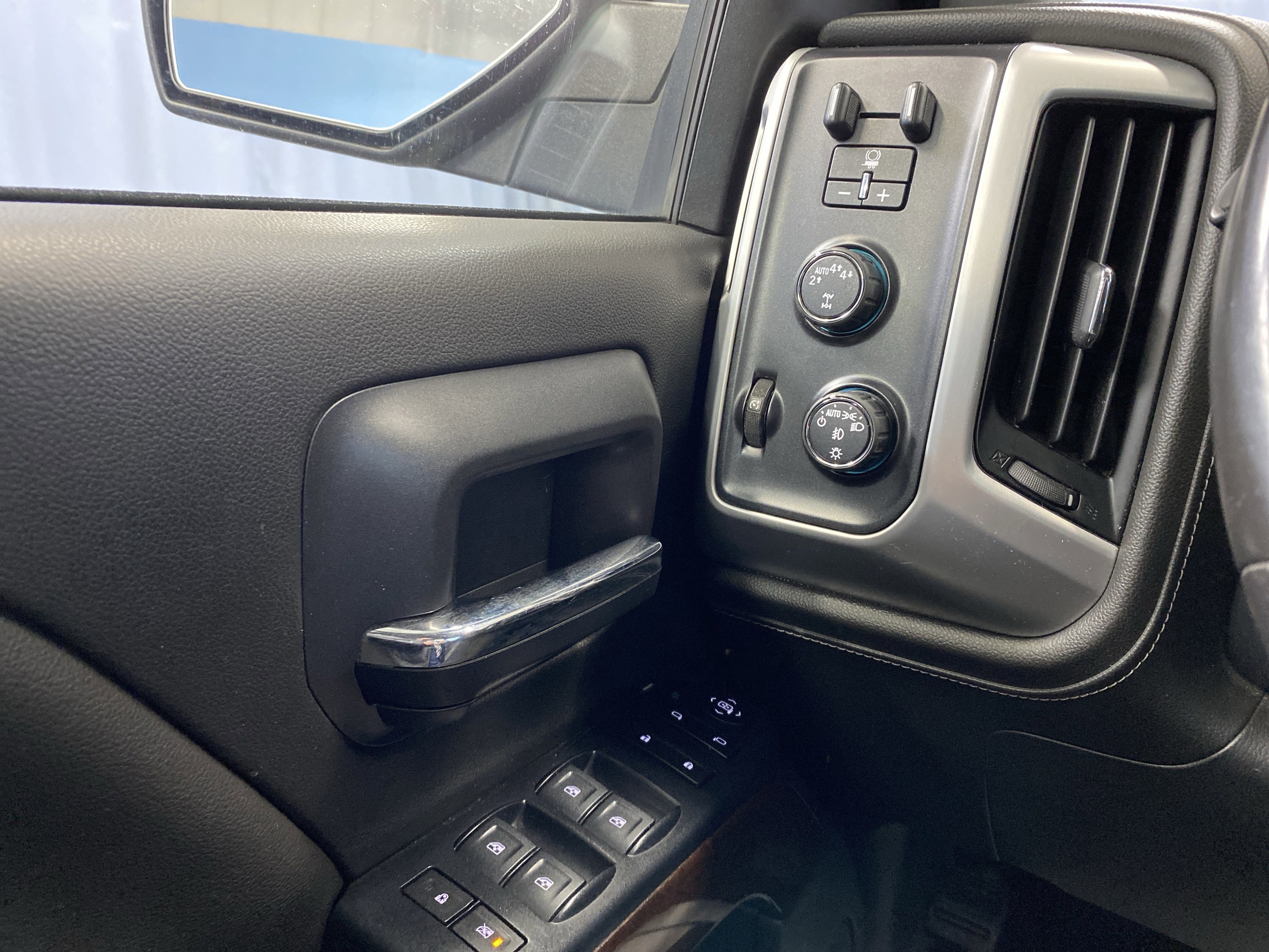 Used 2017 GMC Sierra 1500 SLE w/ SLE Value Package image 21