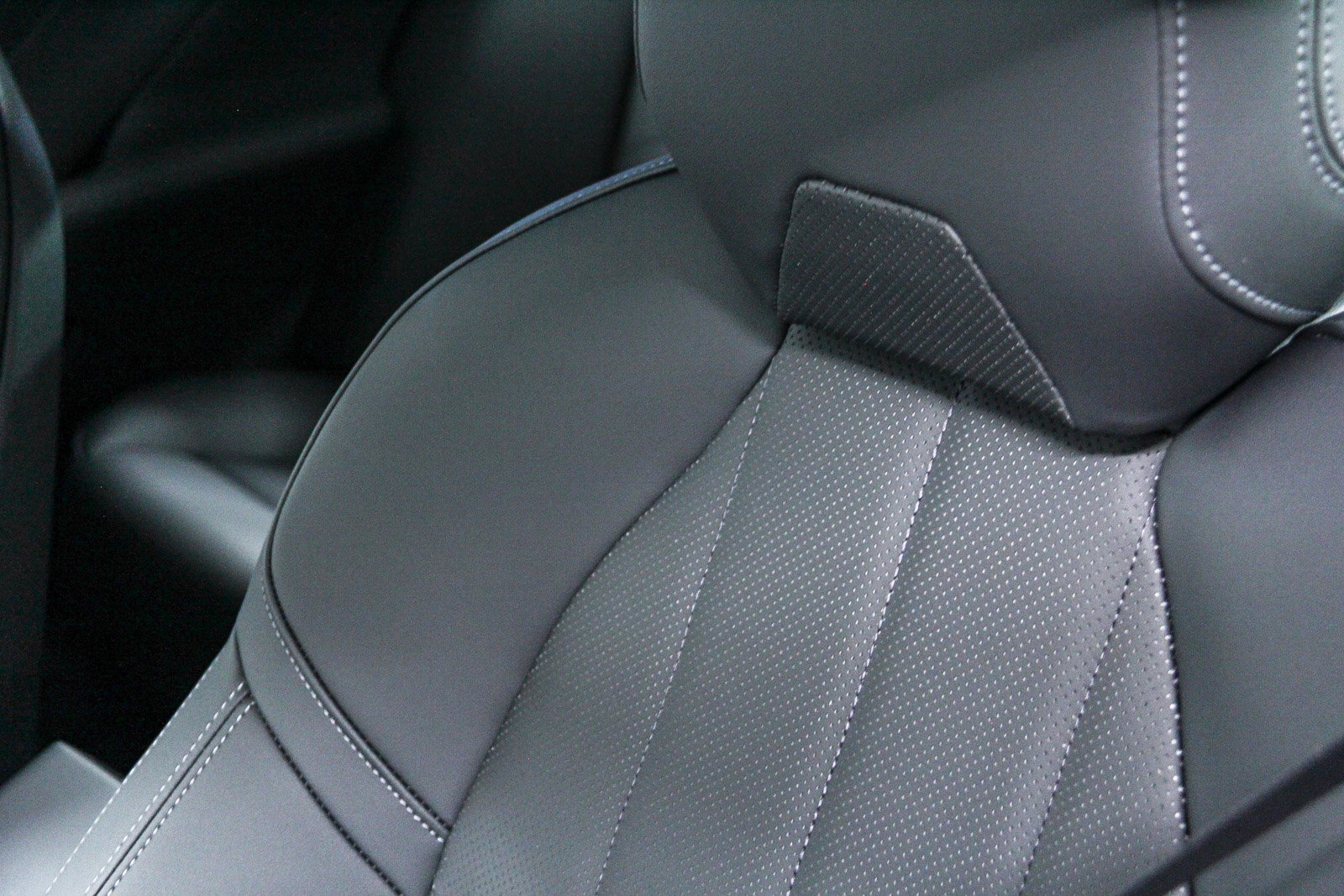 New 2026 BMW i5 eDrive40 w/ Convenience Package image 25