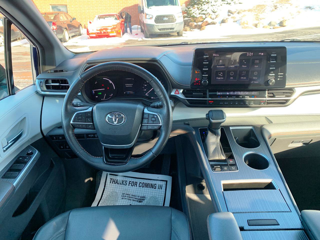 Used 2022 Toyota Sienna XSE image 5