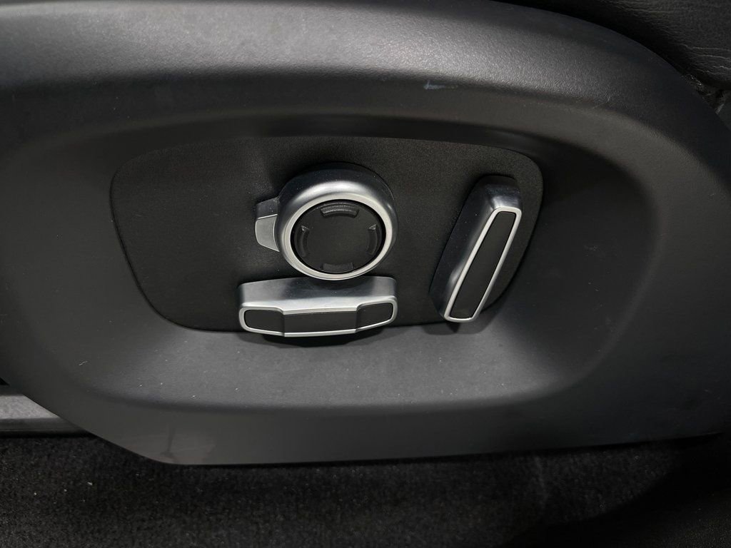 Used 2017 Land Rover Range Rover Sport SVR image 18