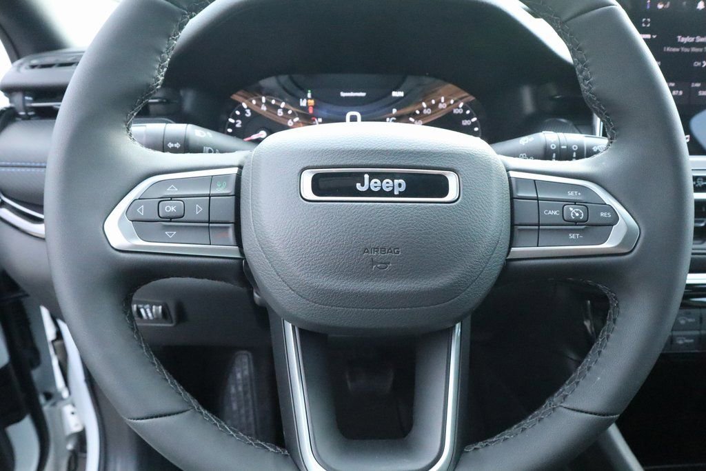 New 2026 Jeep Compass Latitude image 3