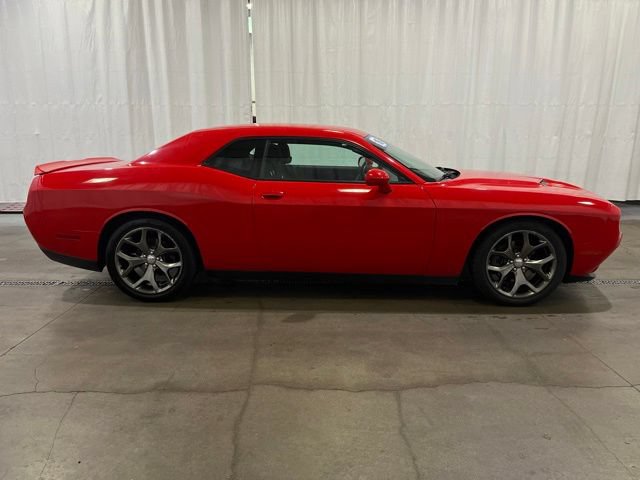 Used 2016 Dodge Challenger SXT RWD image 3