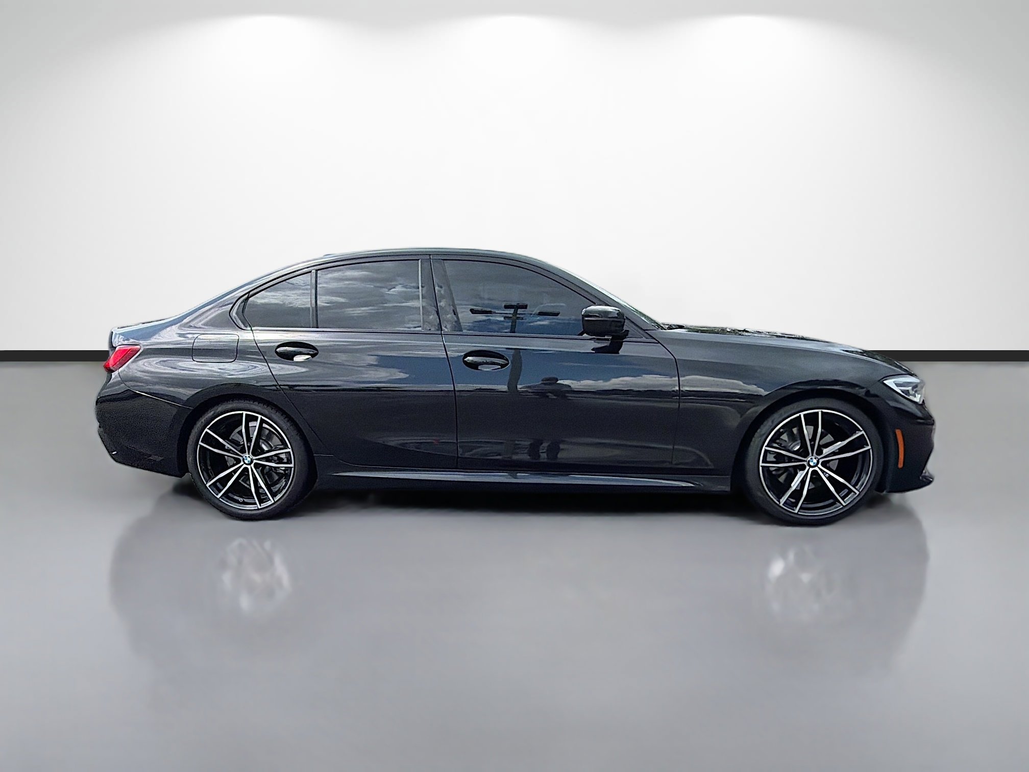 Used 2021 BMW 330i Sedan w/ M Sport Package RWD image 2