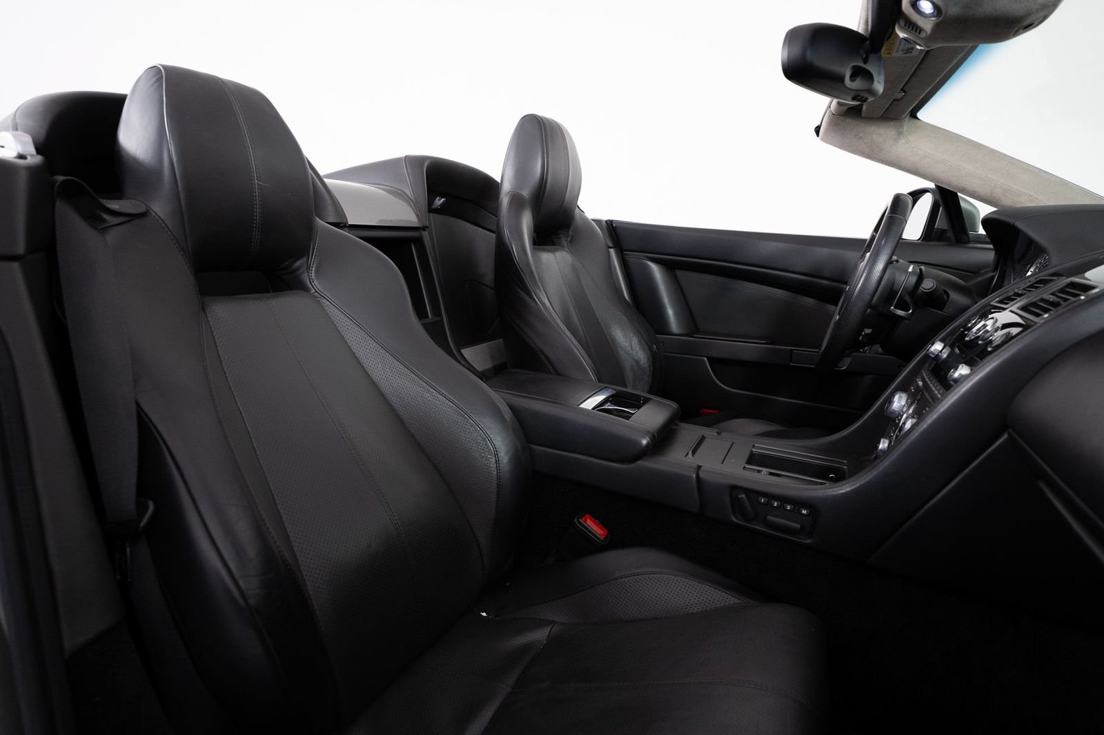 Used 2012 Aston Martin V8 Vantage Roadster RWD image 26