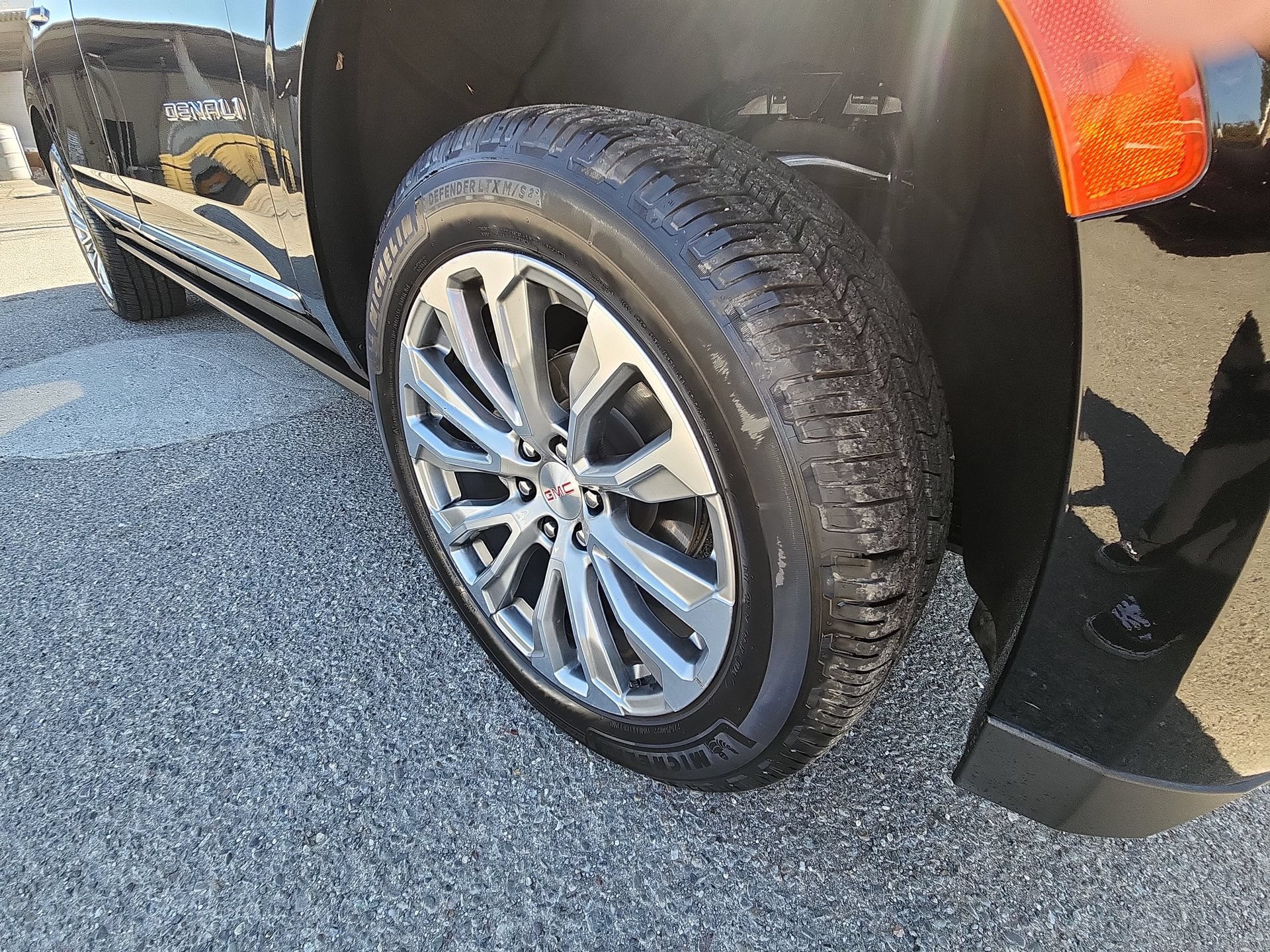 Used 2023 GMC Yukon XL Denali AWD/4WD image 19