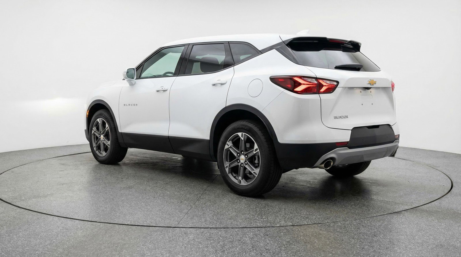 Used 2025 Chevrolet Blazer LT FWD image 6