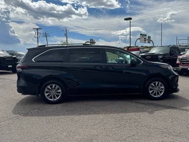 Used 2026 Toyota Sienna LE AWD/4WD image 6