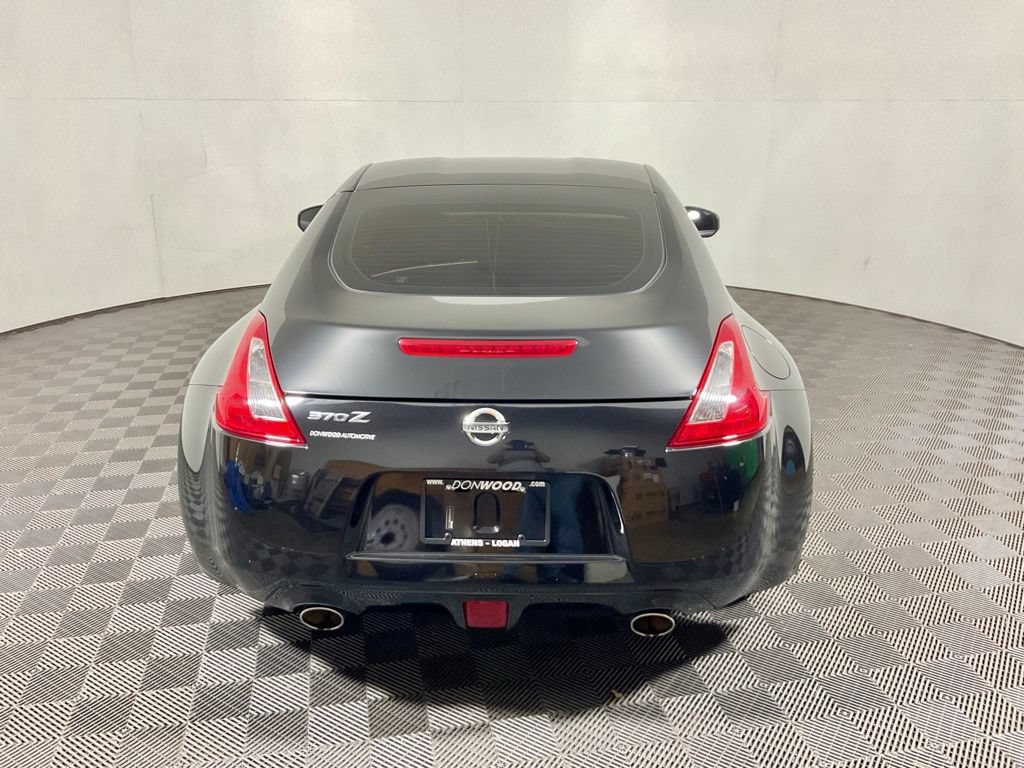 Used 2014 Nissan 370Z Coupe RWD image 11