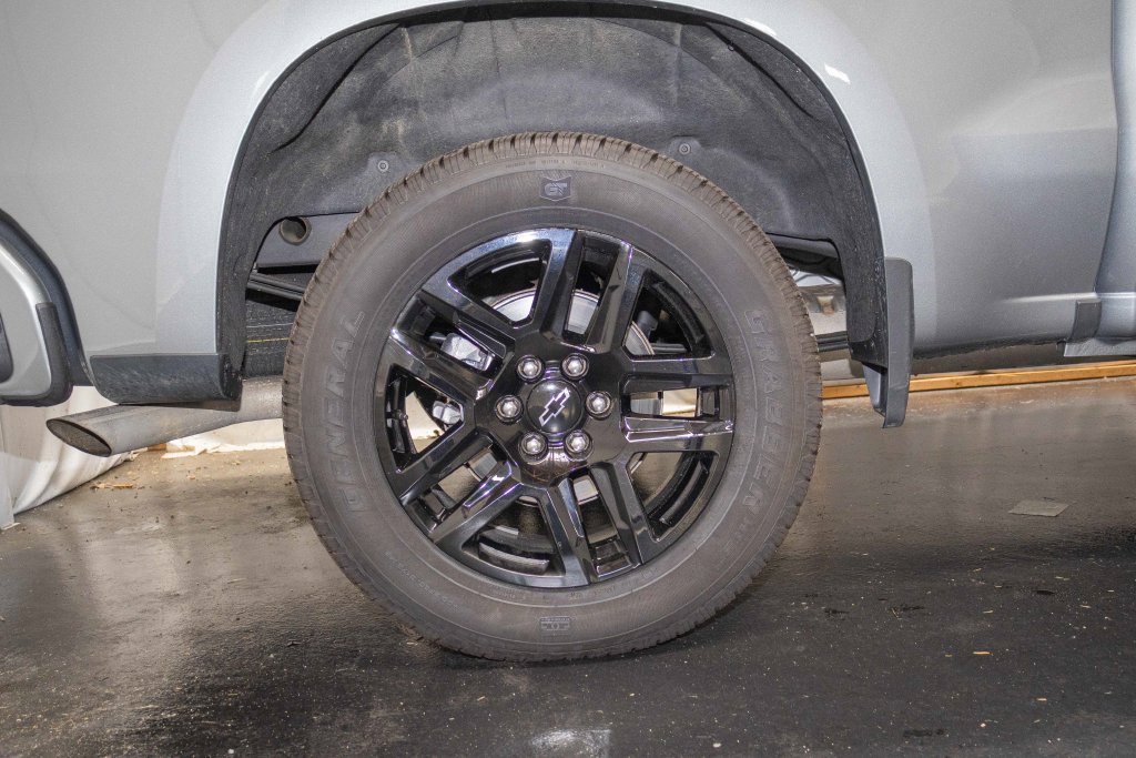 Used 2026 Chevrolet Silverado 1500 Custom w/ LPO, Dark Essentials Package AWD/4WD image 6