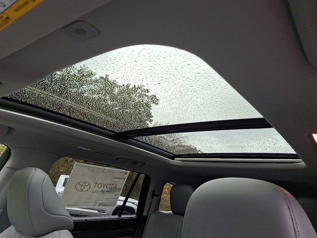 New 2025 Toyota Highlander Platinum image 14