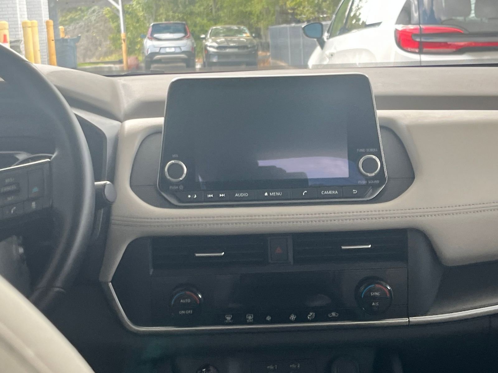 Used 2025 Nissan Rogue SV FWD image 17