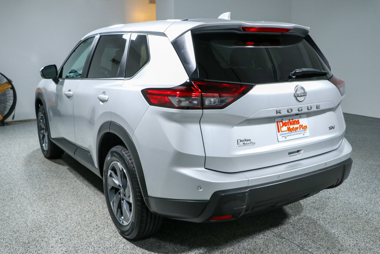 Used 2024 Nissan Rogue SV FWD image 9