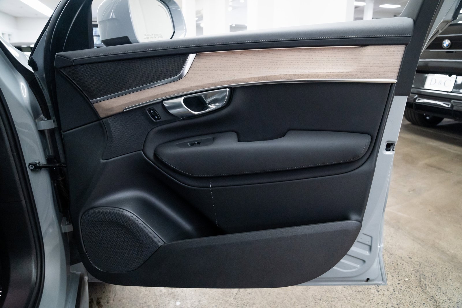 Used 2025 Volvo XC90 B6 Plus image 22