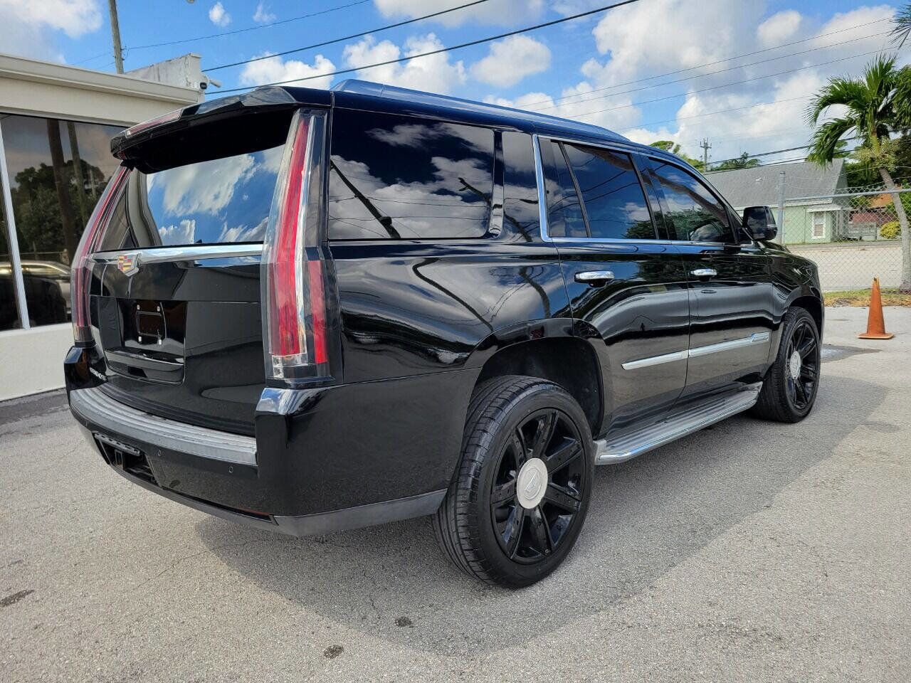 Used 2015 Cadillac Escalade Luxury RWD image 7