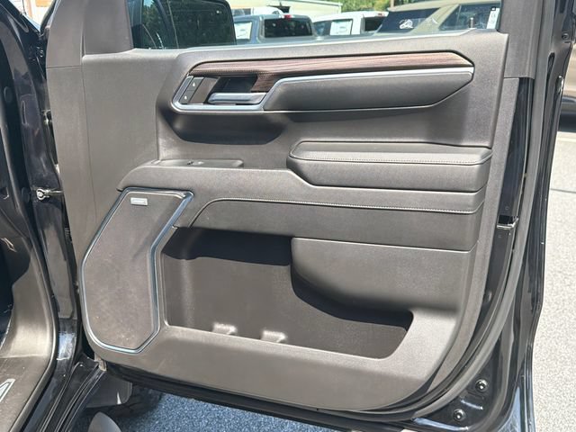 Used 2024 Chevrolet Silverado 1500 LT Trail Boss w/ Convenience Package II AWD/4WD image 16