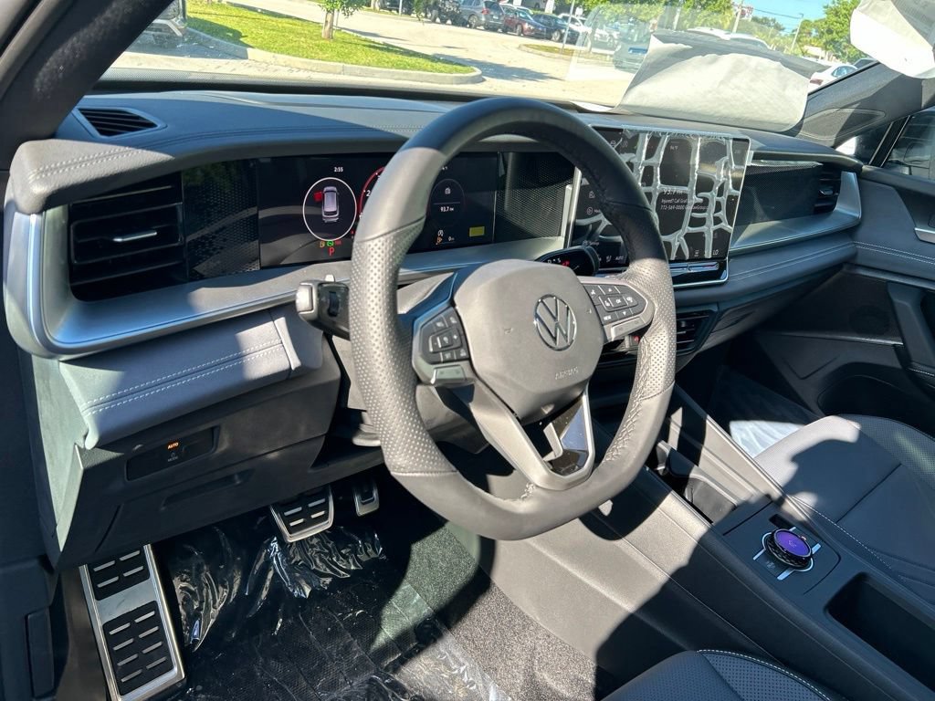 New 2026 Volkswagen Tiguan SE R-Line FWD image 24