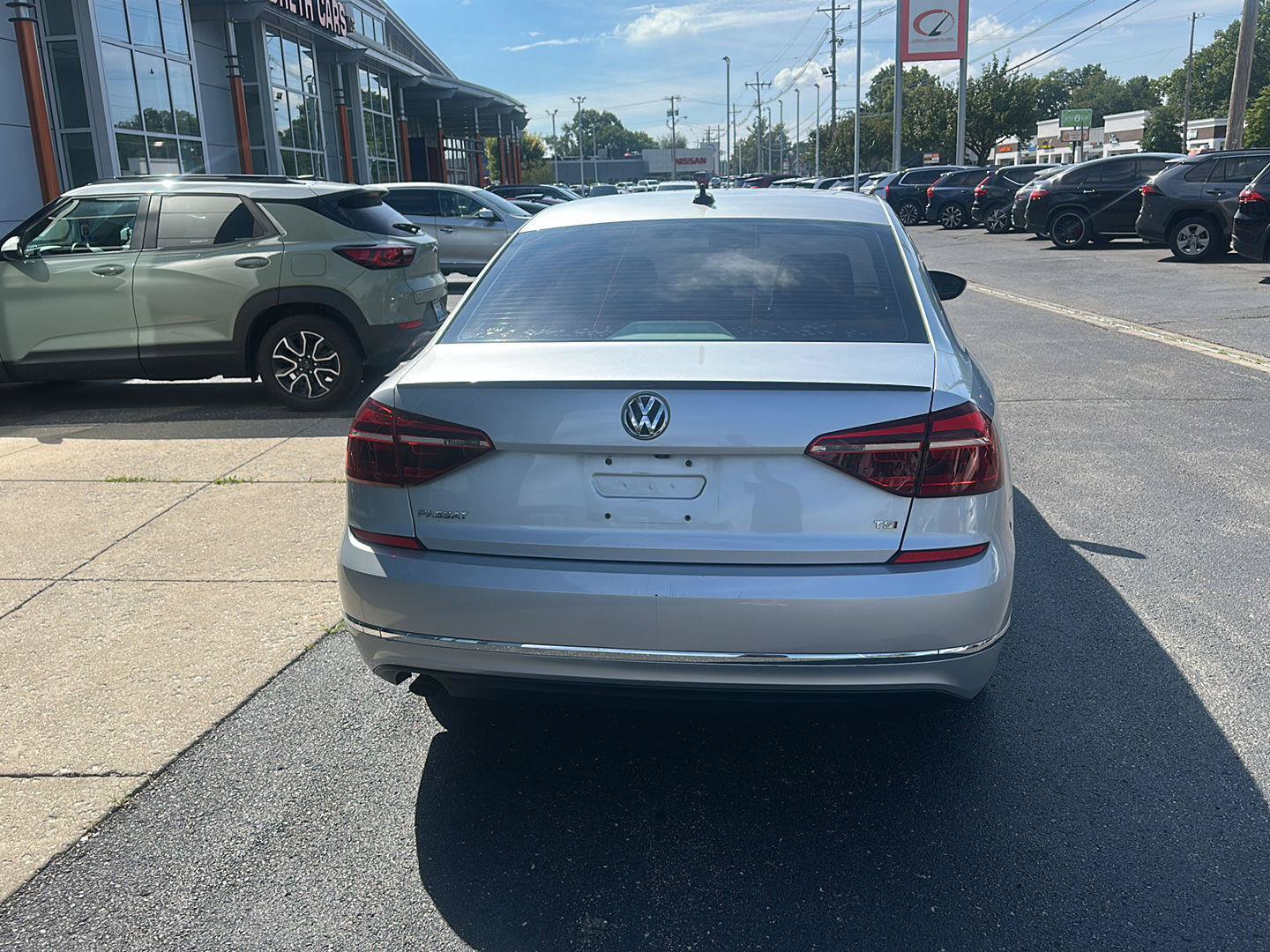 Used 2019 Volkswagen Passat 2.0T Wolfsburg w/ Wheels & Sunroof Package FWD image 4