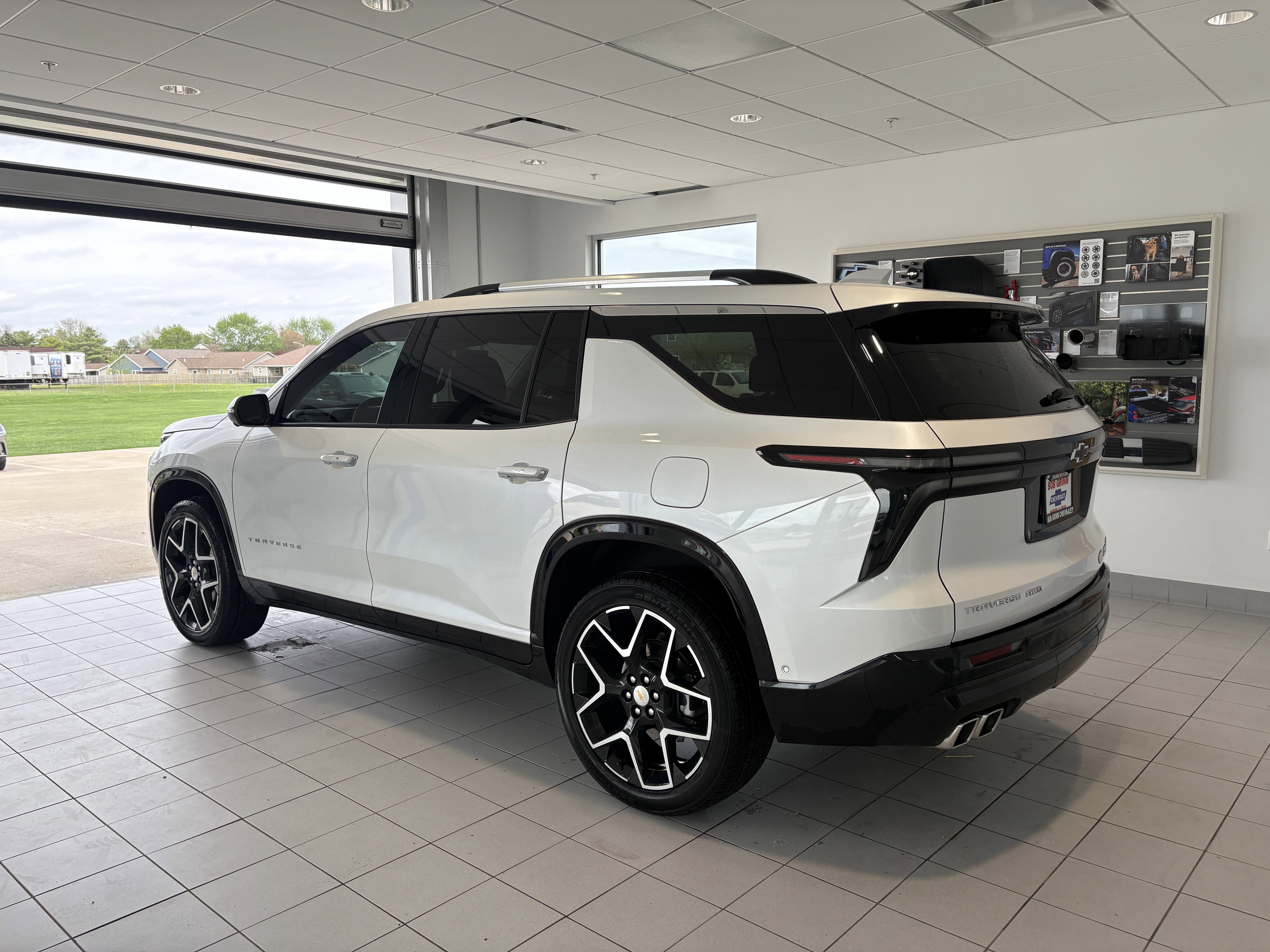 Used 2025 Chevrolet Traverse High Country w/ LPO, Floor Liner Package image 3