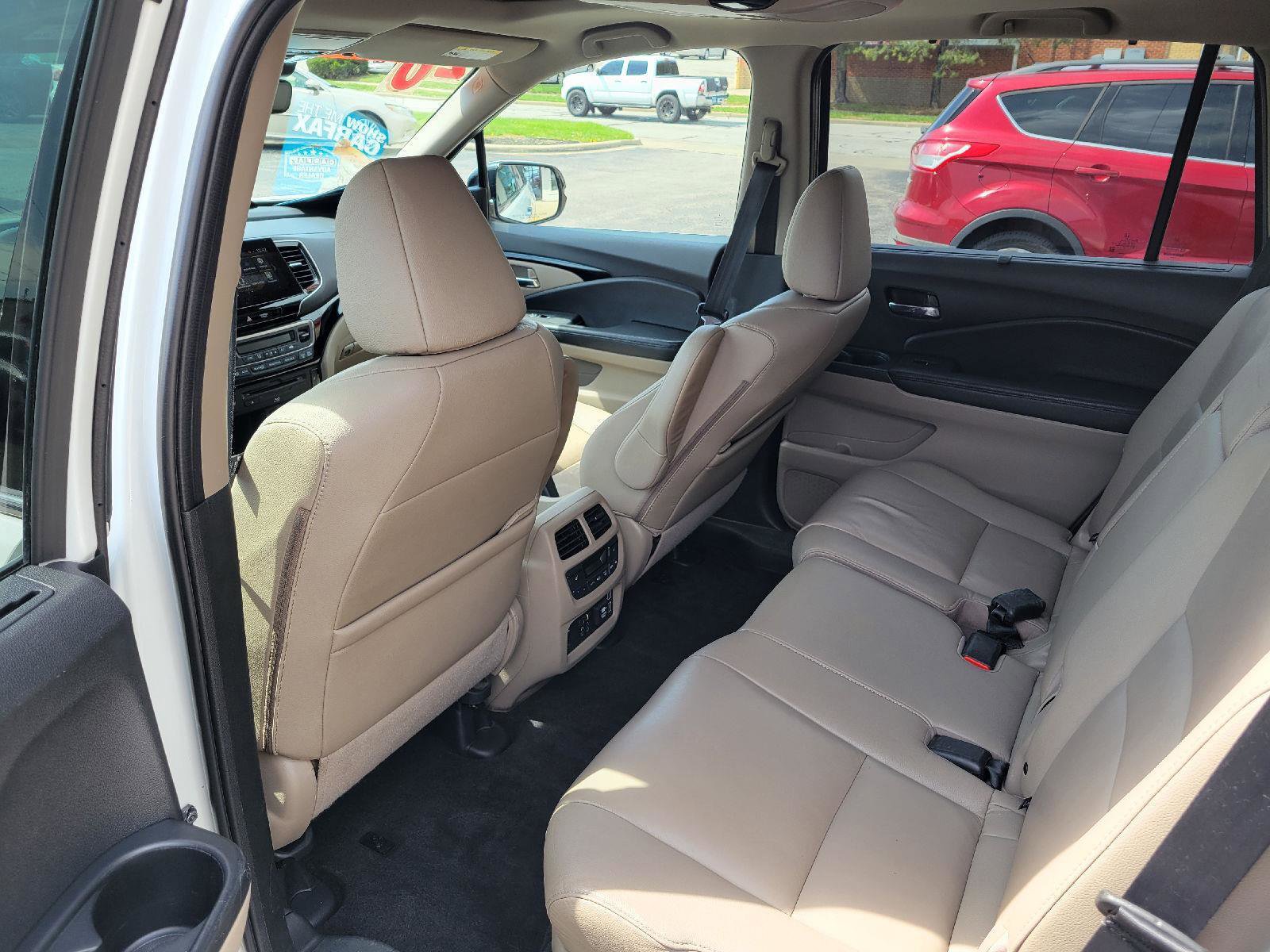 Used 2020 Honda Pilot Touring image 6
