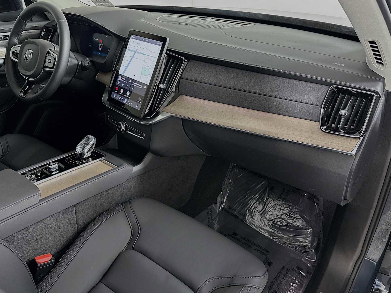 Used 2025 Volvo XC90 T8 Plus w/ Protection Package Premier image 29