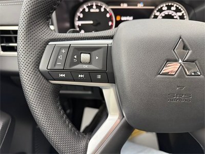 New 2025 Mitsubishi Outlander SE image 33