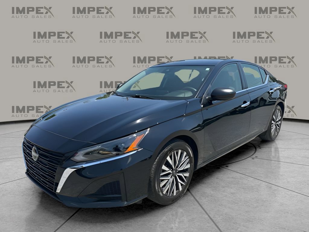 Used 2024 Nissan Altima 2.5 SV FWD image 1