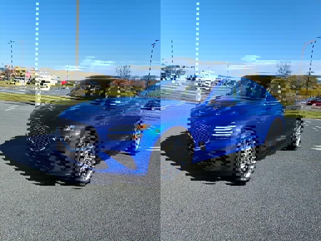 Used 2022 Genesis G70 2.0T image 1