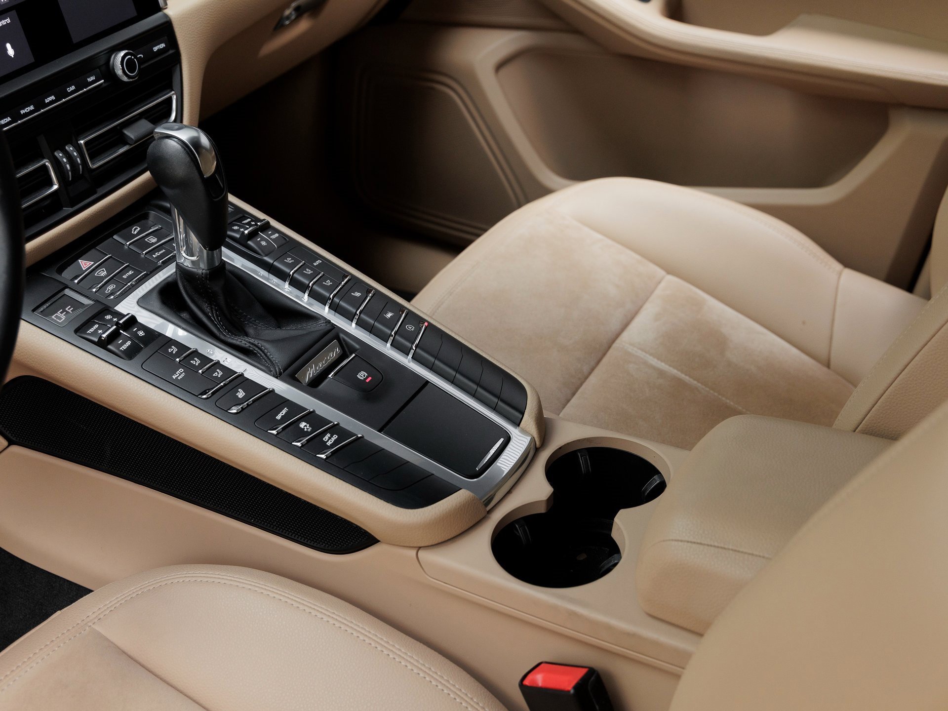 Used 2021 Porsche Macan image 19