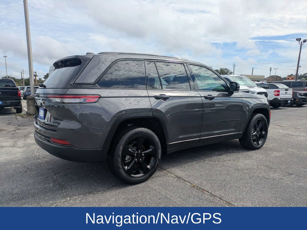 Used 2025 Jeep Grand Cherokee Limited w/ Luxury Tech Group II AWD/4WD image 4