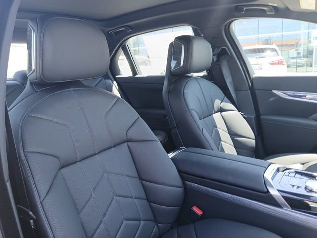 New 2025 BMW 740i w/ Executive Package image 18