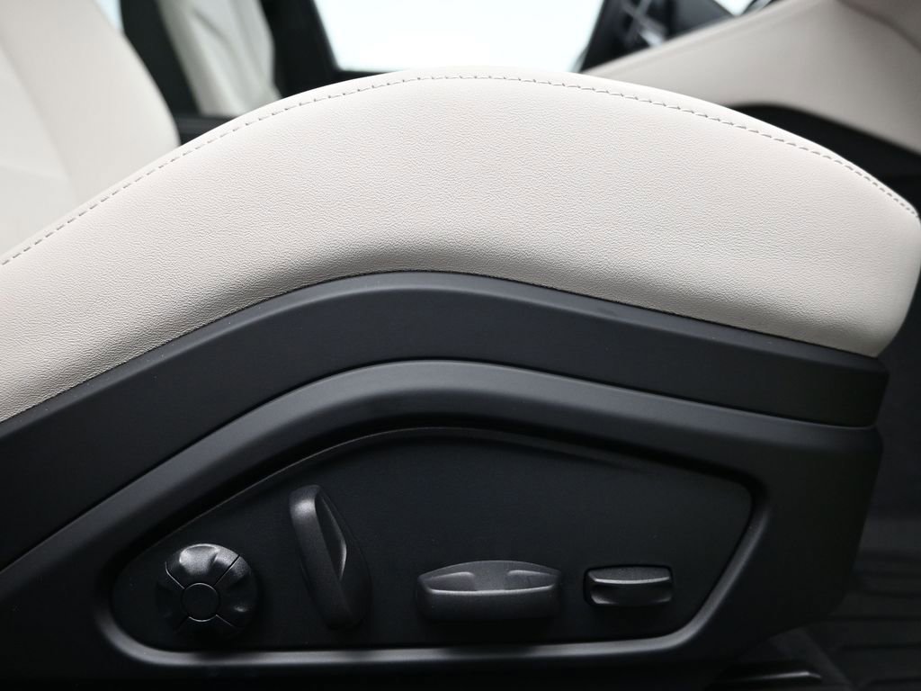 Certified 2026 Porsche Panamera 4 image 14