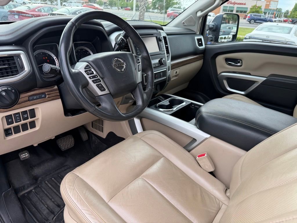 Used 2017 Nissan Titan SL w/ SL Towing Convenience Package AWD/4WD image 10