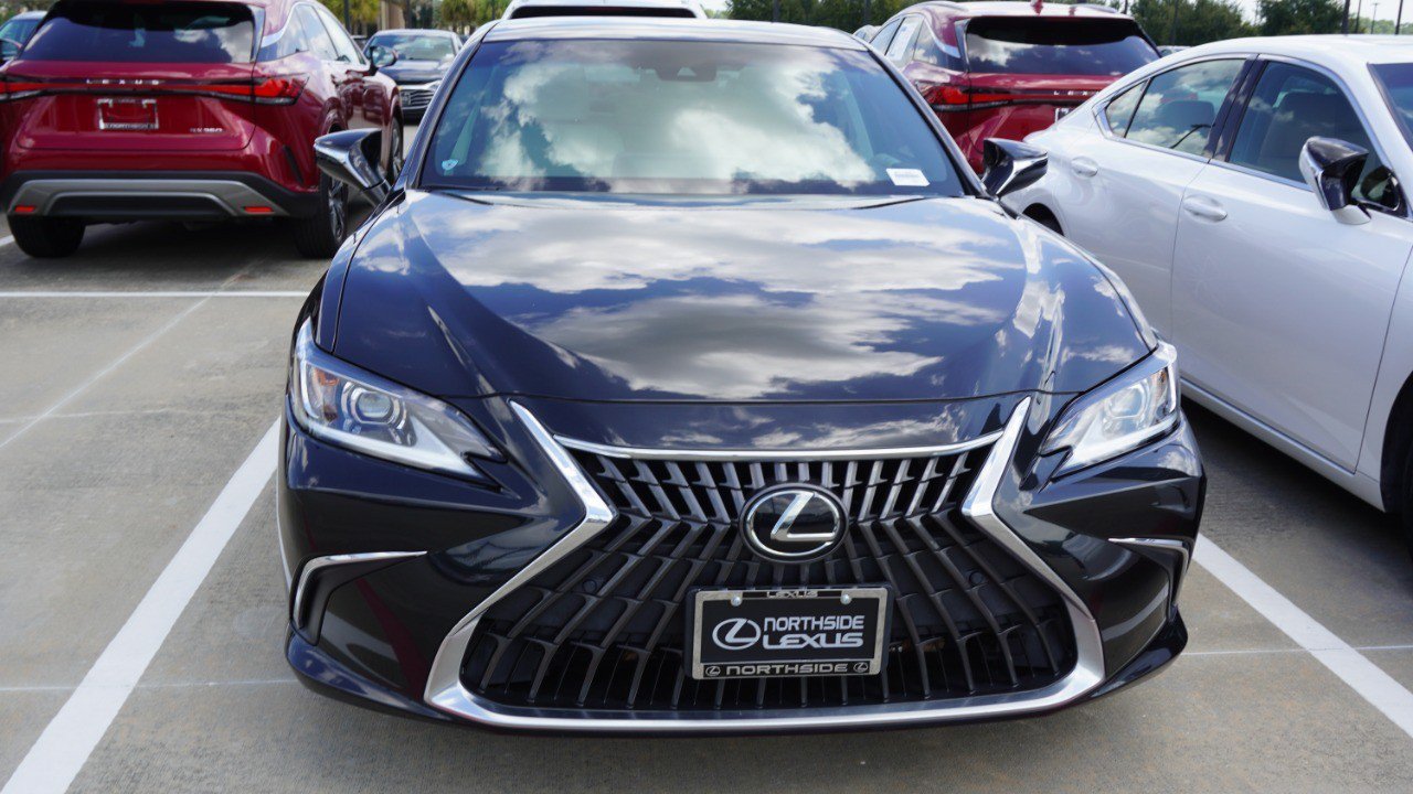 Used 2023 Lexus ES 350 w/ Premium Package FWD image 2